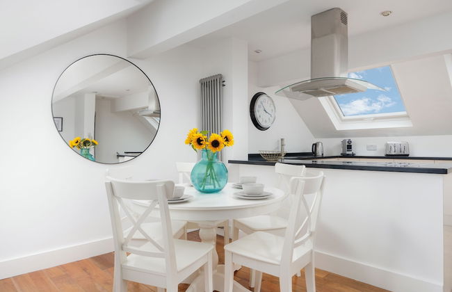 Modern 3 Bed Apartment - Parking - Foto 19