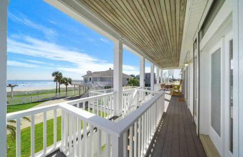 Huge beach house with great views, steps from sand - Foto 38