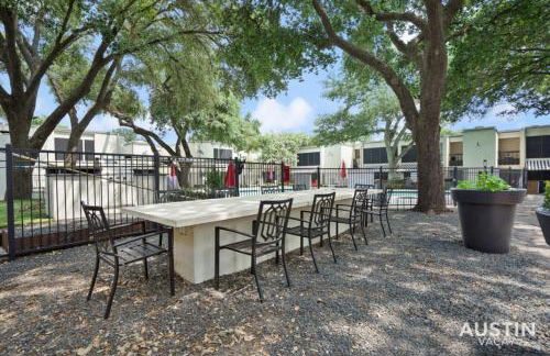 Spacious 2 Apt Combo Sleeps 12 Pool and Pets - Photo 57