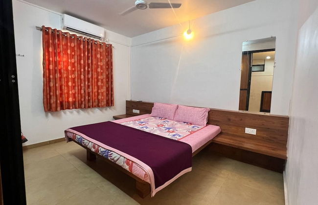 Stunning Views Rooftop Pool Lakefront Home - Photo 4