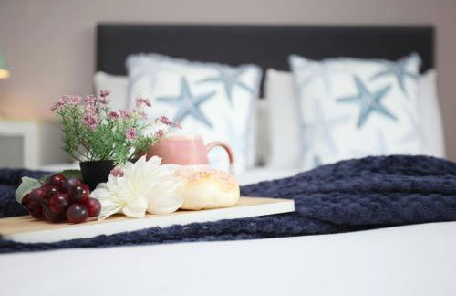 Is Y Coed Place By N And N Stays Ltd, Spacious 5 bed house in Wenvoe Cardiff, With Free Private Parking, Garden and WIFI - Photo 39