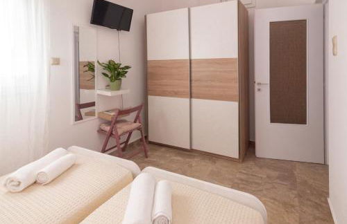 Casa EleMar Villa with Private Yard - Photo 16