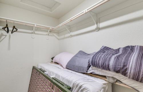 Pool Table and Patio! Spacious Merced Getaway - Foto 23