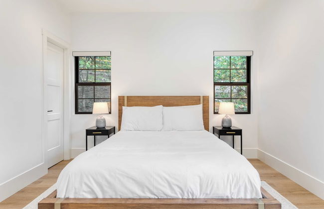 Luxury Retreat, 5mins to the Lake Game Room + Fire Pit Howlite by Avantstay - Foto 4