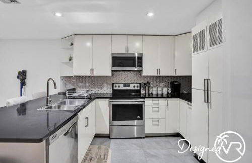 Modern condo wpool patio - Photo 16