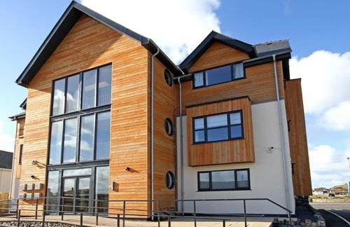 1 Y Bae - Top Floor Apartment - Photo 22