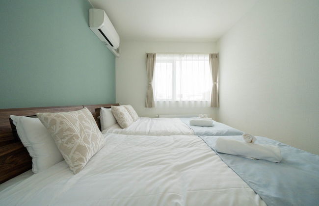 THE LUNA LOUNGE - Photo 41