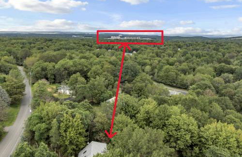 Stunning! Pocono Escape! HotTub Sauna Pool Ski Pet-Friendly Firepit Game Room Fireplace BBQ Lakes Tennis Fishing - Foto 19