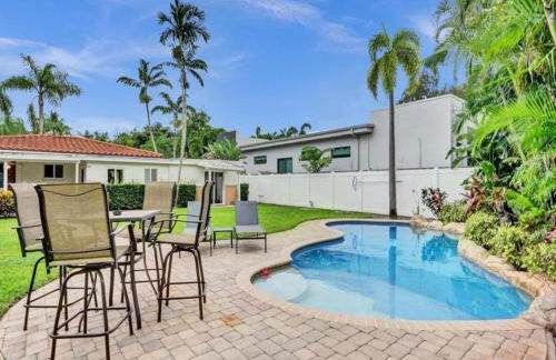 3 min. walk to Wilton Drive, pool and huge yard - Photo 8