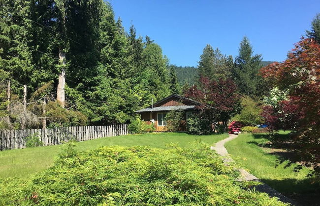 B - Sechelt Private Coastal Home - Photo 22