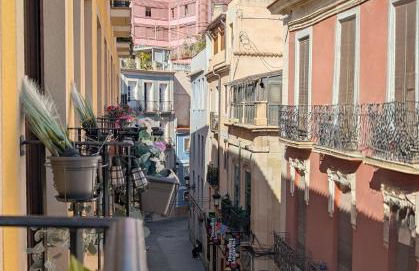 New Studio w Balcony AC Fast Wi-Fi 50inch TV - Photo 7