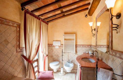 Romantic farmhouse villa Pallina to sleep 5 guests - Photo 49