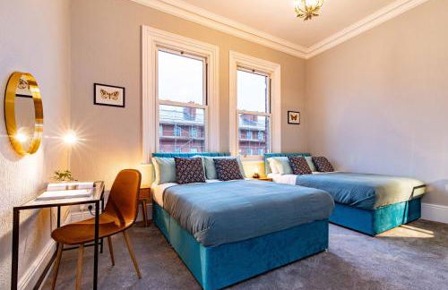 St Johns, Wakefield - Self check in & free parking - Foto 35