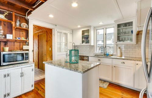 Dreamy Waterfront Westbrook Home on Private Beach - Foto 8