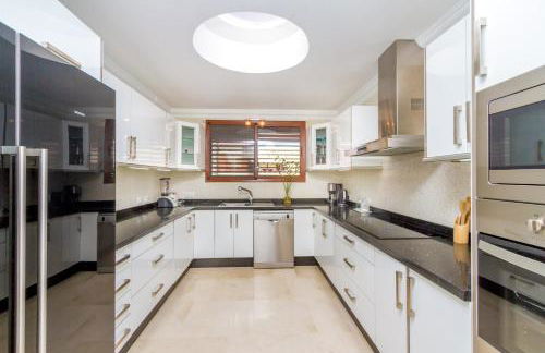 Casa Holmston, Duplex villa with hot tub in Anfi Tauro Topaz - Foto 40