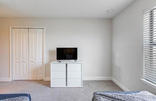 Near Disney and Legoland Spacious Poolside Oasis! - Foto 25