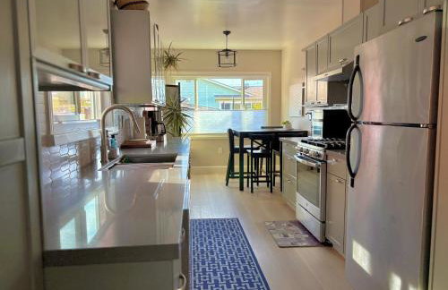 Cozy Sunfilled House with Deck Patio Garden - Foto 5