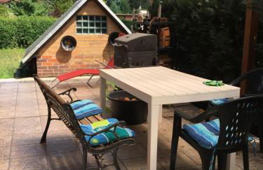 Bungalow nebst Wohnwagen für 4 bis 5 Personen in Nähe von See- und Tesla - Foto 4