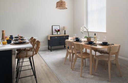 Charming 2 Bedroom Apartment in a Converted Chapel - Free Parking, Smart TV, Fast WiFi and Self-Check-In by Yoko Property - Foto 21