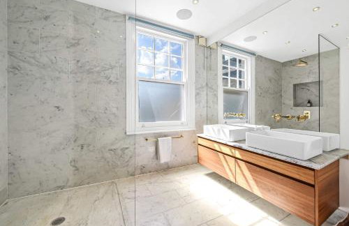 Stunning 3 Bed Victorian House - Idyllic Location - Foto 9