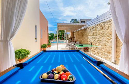 Elmyra Villa, Heated Pool & Walking to beach, By ThinkVilla - Foto 10