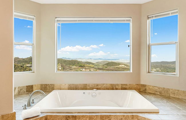 Colina by Avantstay Secluded Mountain Top Oasis w/ Pool, Hot Tub & Putting Green! - Foto 32