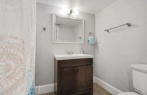 5-Bedroom Victorian Home Private Yard Sleeps 10 - Photo 19