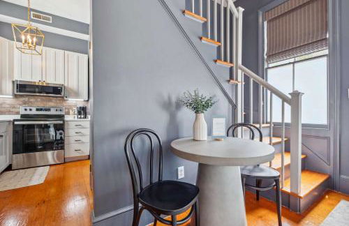 Beautiful Renovated Apartment One Block from King - Foto 3