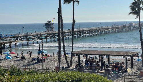 Walk to Beach - KING Apt In #1 Area - AB - Photo 1