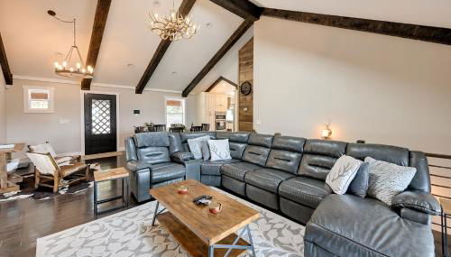 Beautiful Franklin Home with Bunkhouse and Hot Tub! - Foto 4