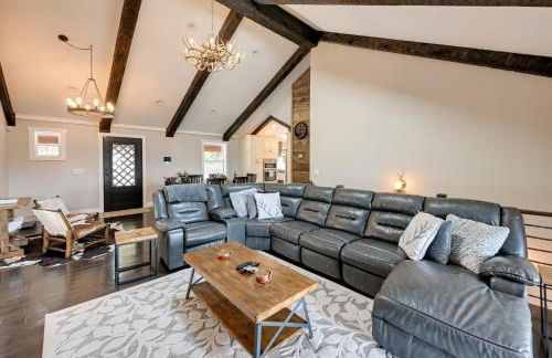 Beautiful Franklin Home with Bunkhouse and Hot Tub! - Foto 4