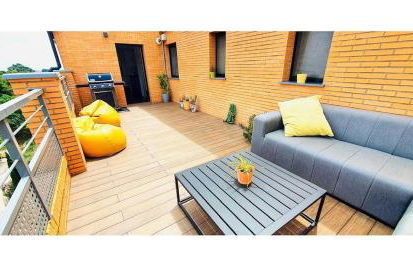 Lovely penthouse condo with pool - Photo 8