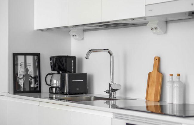 New 1BR Home with Balcony next to Railway Station - Foto 2