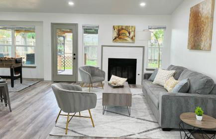 Relax Modern 3BR 2Bath - NW Austin, Sleeps 10 - Photo 3