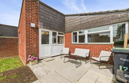 MODERN 2 BED BUNGALOW SLEEPS 4 Pet friendly - Photo 11