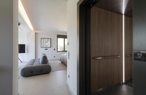 Experience Penthouse by Athens Riviera Suites - Photo 20