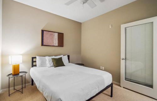 CozySuites 2BR Mill District with pool, gym #02 - Foto 3