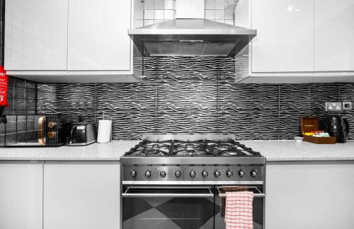 Stylish 4 Bedroom Townhouse - Edgbaston - Near Birmingham City Centre - Sleeps 8 - Parking - 578P - Foto 18