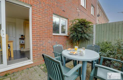 Spacious Whitwick Stay 3-Story House - Photo 25