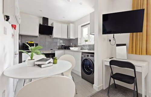 South Harrow Apartment - Photo 2