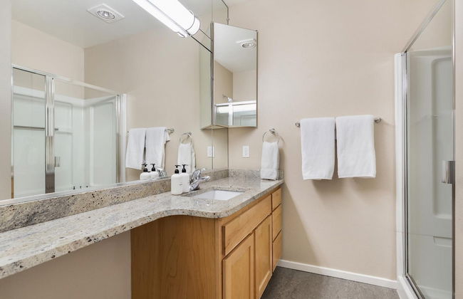 Bellevue Spacious 2BD 2BA Apartment - Foto 17