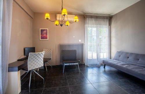 Τraditional fully detached villa on a luxurious hillock of Thessaloniki with its own garden also for family & wedding gatherings for 10 to 25 people only 15 minutes from airport - Foto 42