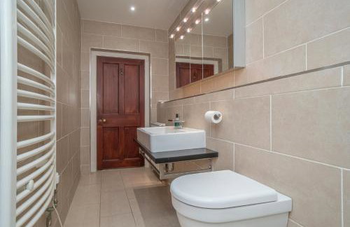 Georgian Elegance with Patio Garden West End - Pass the Keys - Foto 42