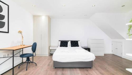 Spacious Multi-Level 3 Bedroom 2 Bathroom Family Apartment Near Hoxton Sleeps 6 - Foto 4, wardrobe