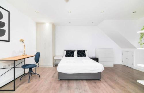 Spacious Multi-Level 3 Bedroom 2 Bathroom Family Apartment Near Hoxton Sleeps 6 - Foto 4