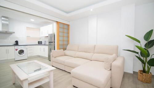 Stylish 3-Bedrooms Getaway with Terrace & Pool - Foto 5