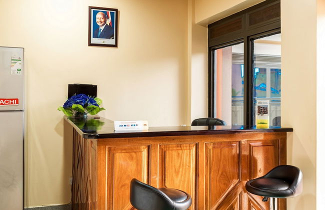 Blue Pearl Apartments - Photo 2