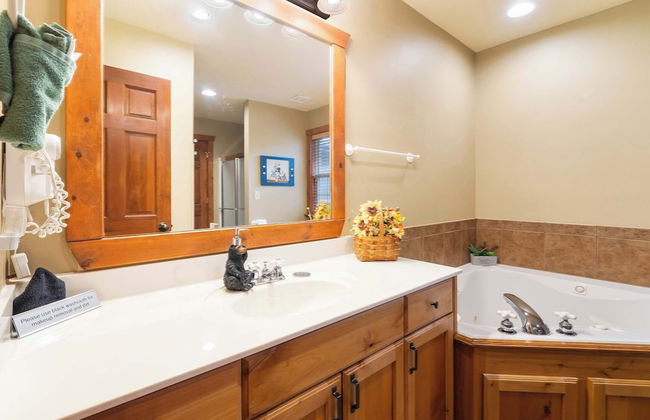 Creekside - 2 BDR Resort Cabin in Epic Location! - Photo 13