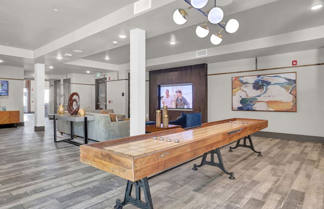 Ebony Ivory Midtown King Bed - Foto 25