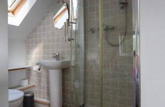 Spacious bungalow with estuary views near Llansteffan - Photo 14